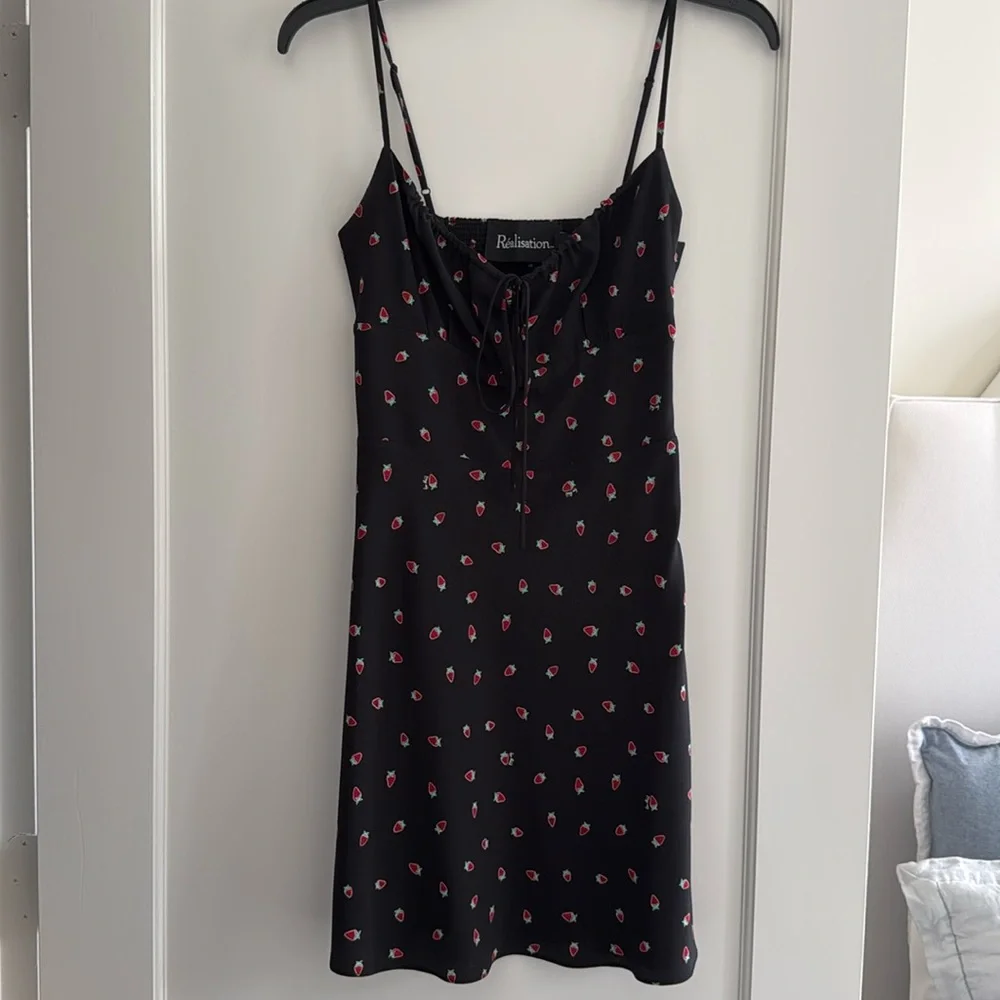 Realisation Par “The Inez” strawberry dress - Picture 1 of 3